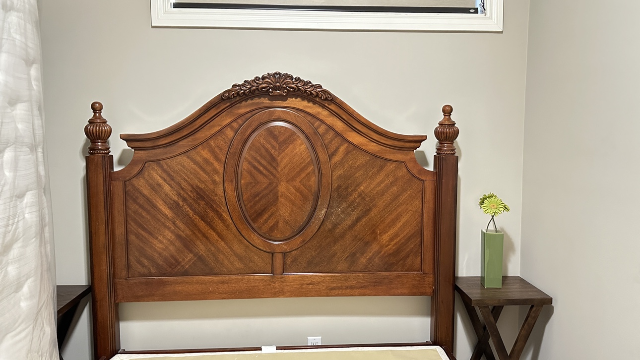 Queen Bed with 2 night stand - photo 3