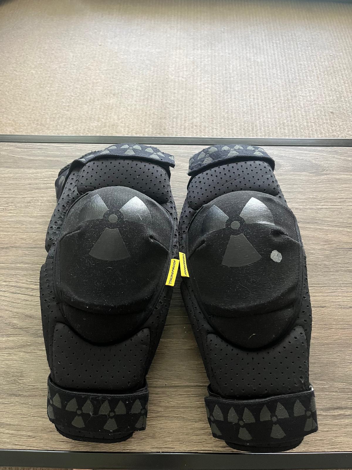 Knee pads