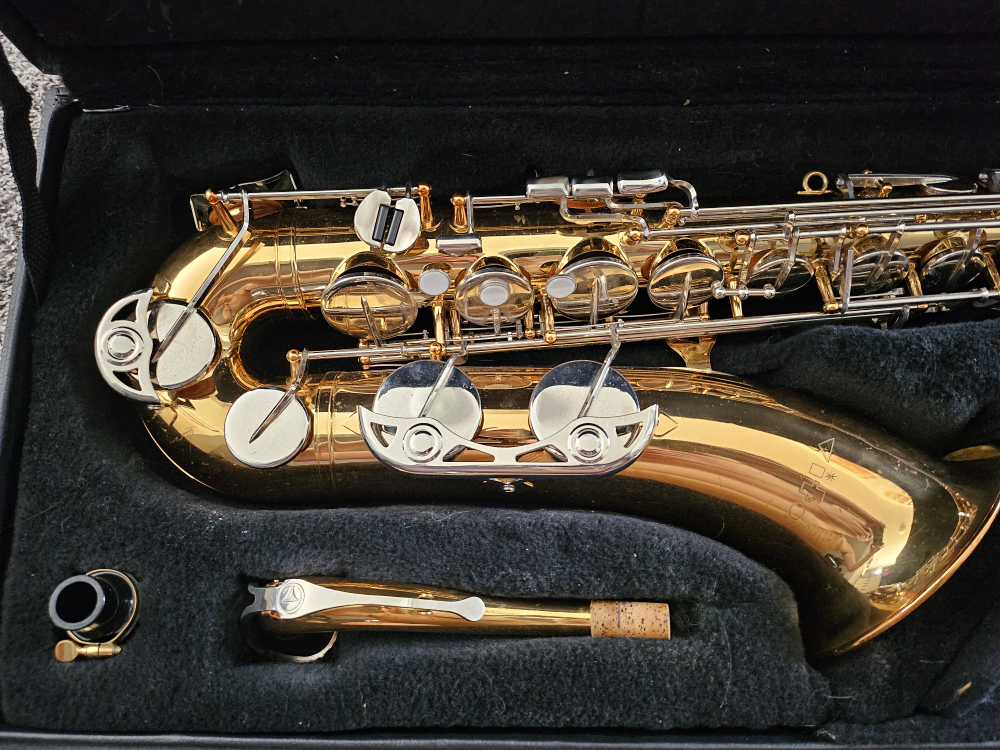 Vito Student Grade Tenor Sax and Case - photo 3