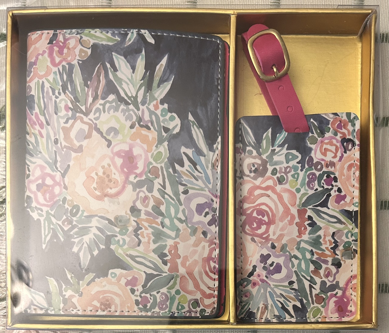 BNIB LUGGAGE/TRAVEL SET: SUITCASE thumbnail