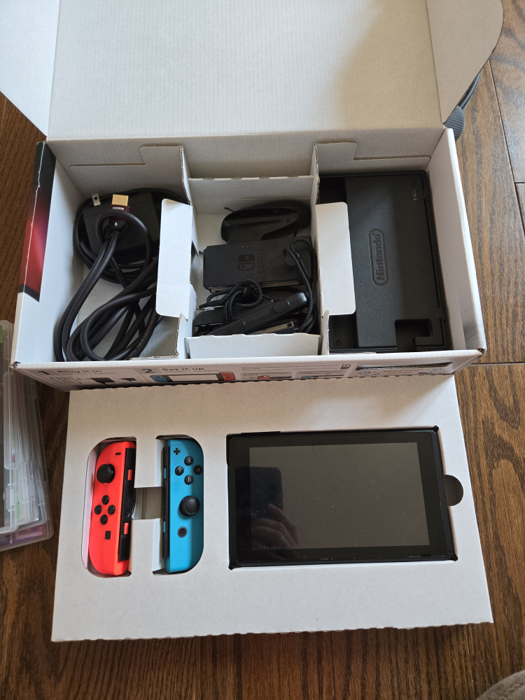 Nintendo Switch -Original with accessories & games - photo 3