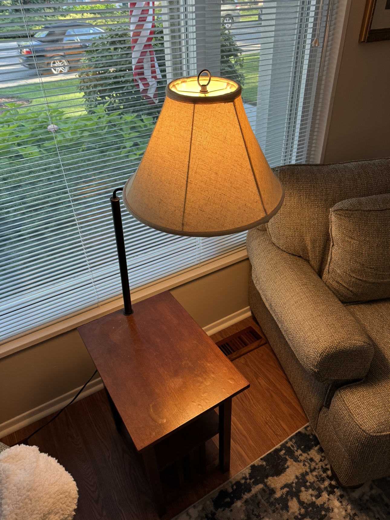 Side Table with Lamp - photo 4