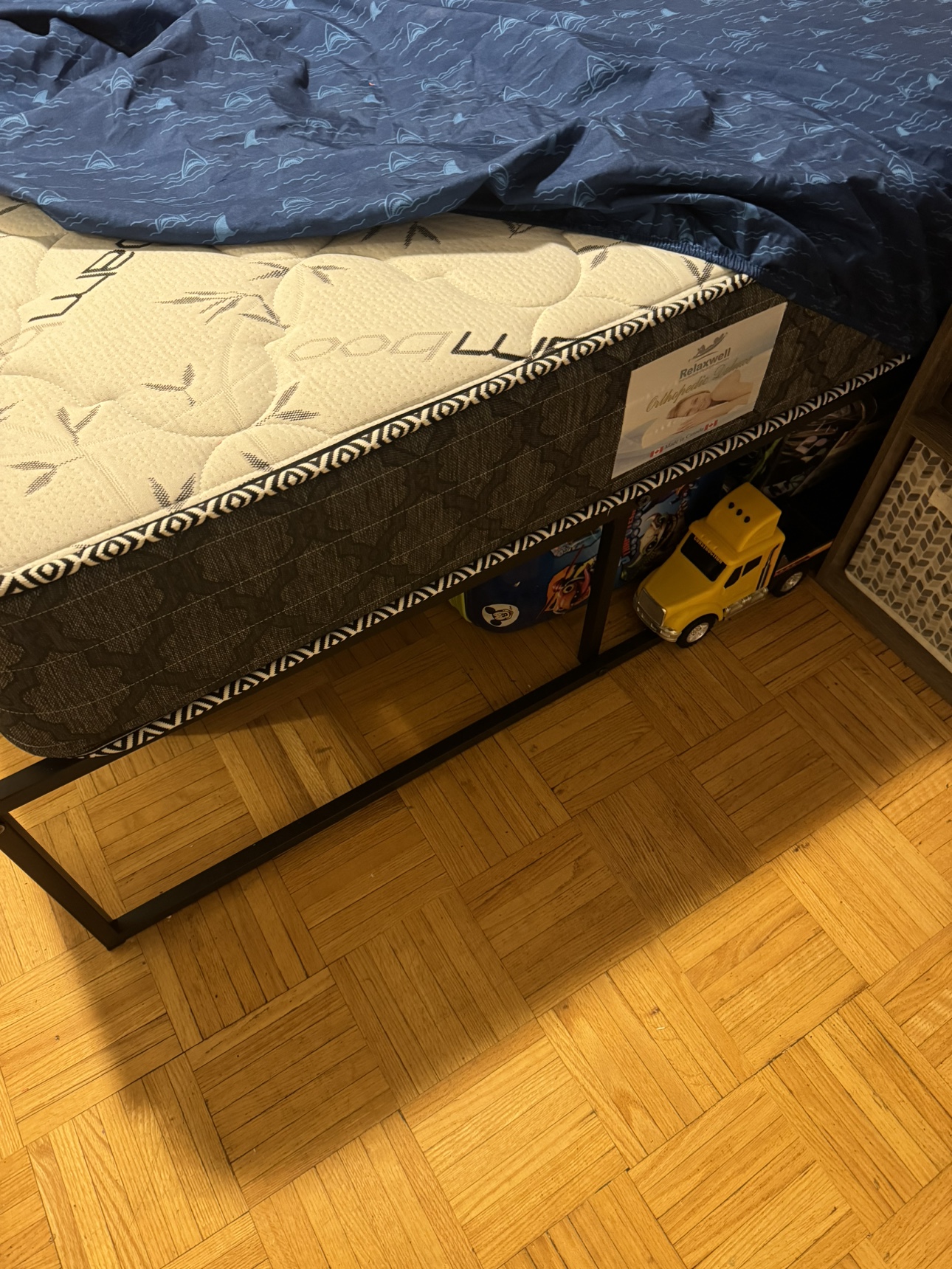 Double bedfram metal with mattress - photo 2