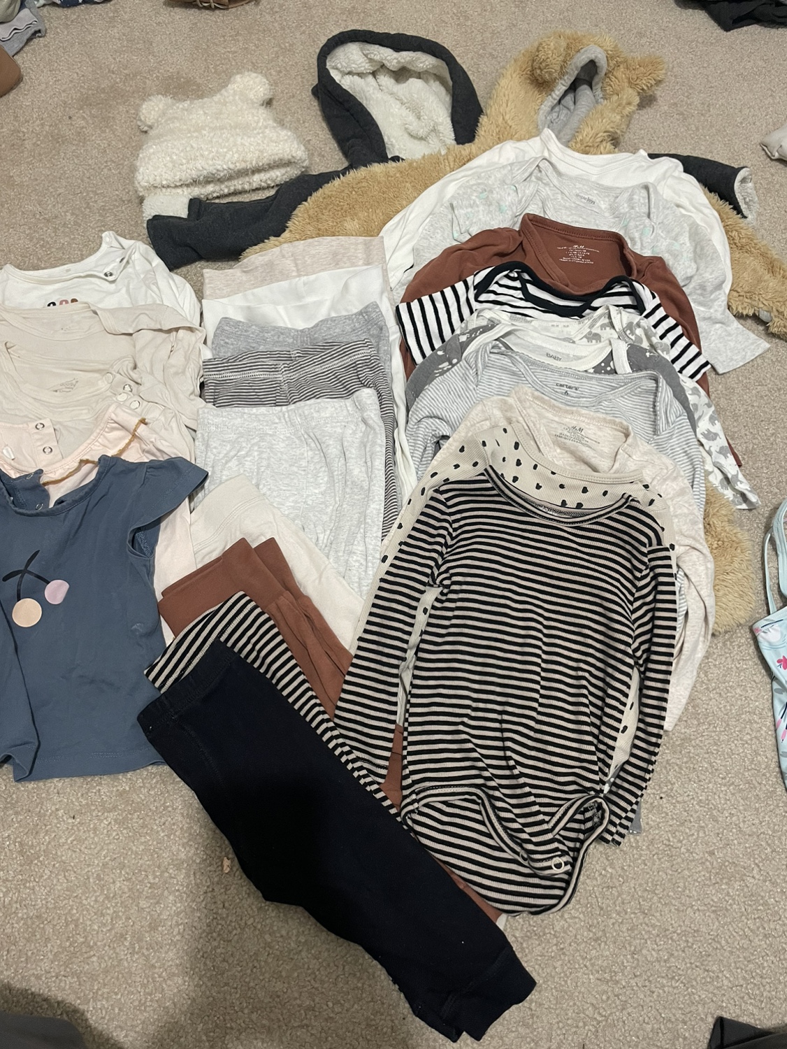 Variety bag of baby clothes 6-9 months thumbnail