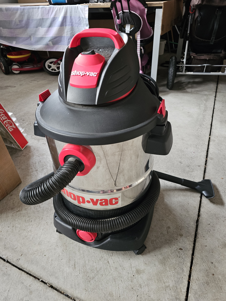 Shop-Vac 12 gallons 6-hp Wet/Dry Vacuum thumbnail
