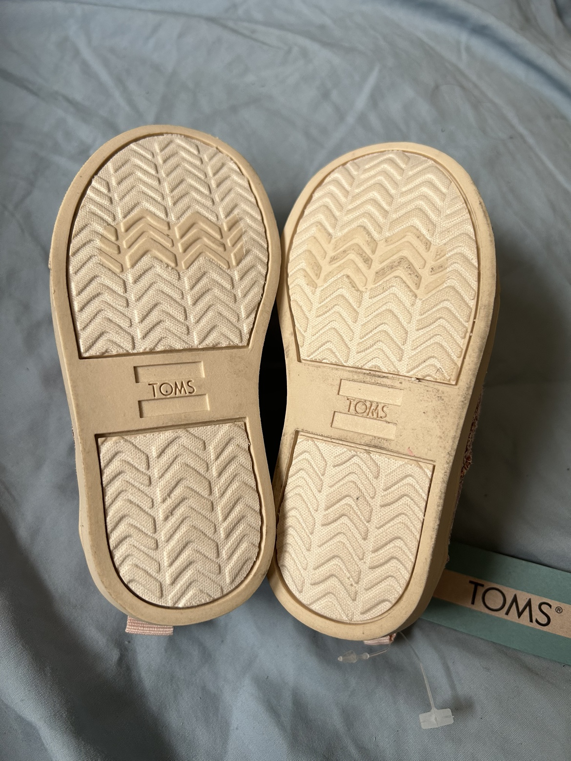 TOMS Little Girl Pink Sparkly Slip-on Sneakers SZ 7T ⚽️ image indicator(3)