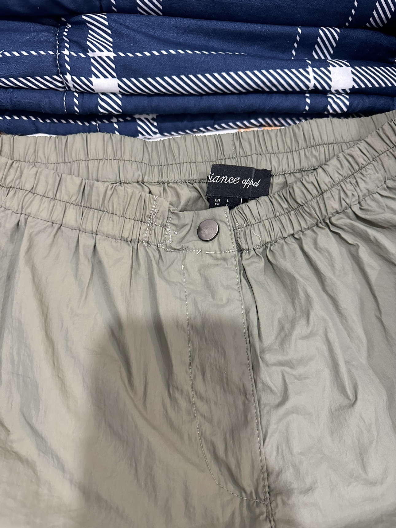 parachute cargo pants with drawstrings on the leg. - photo 2