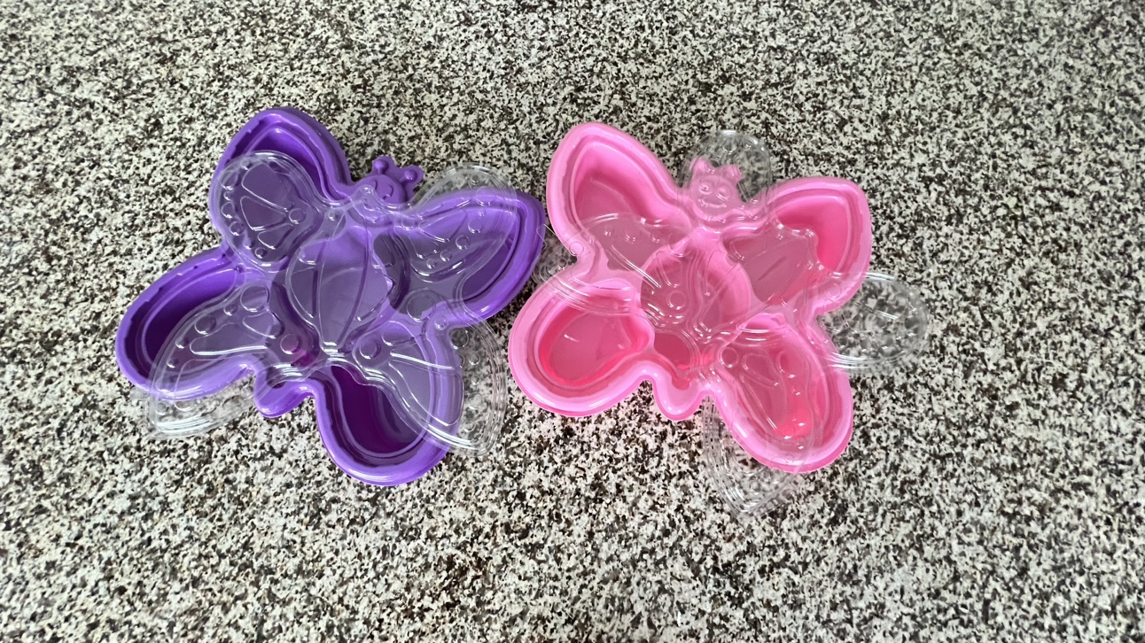 2 plastic trays - butterfly shape thumbnail