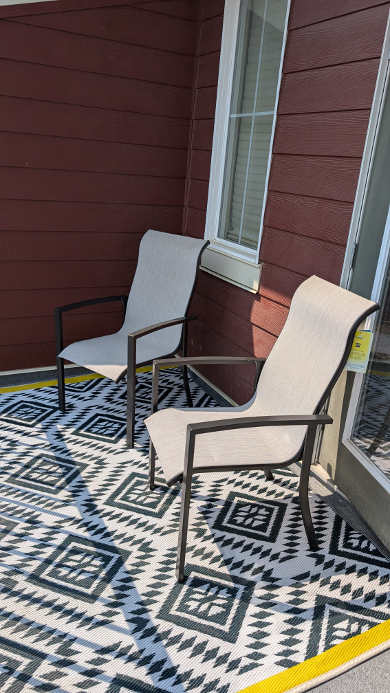 Patio chairs & rug - photo 2