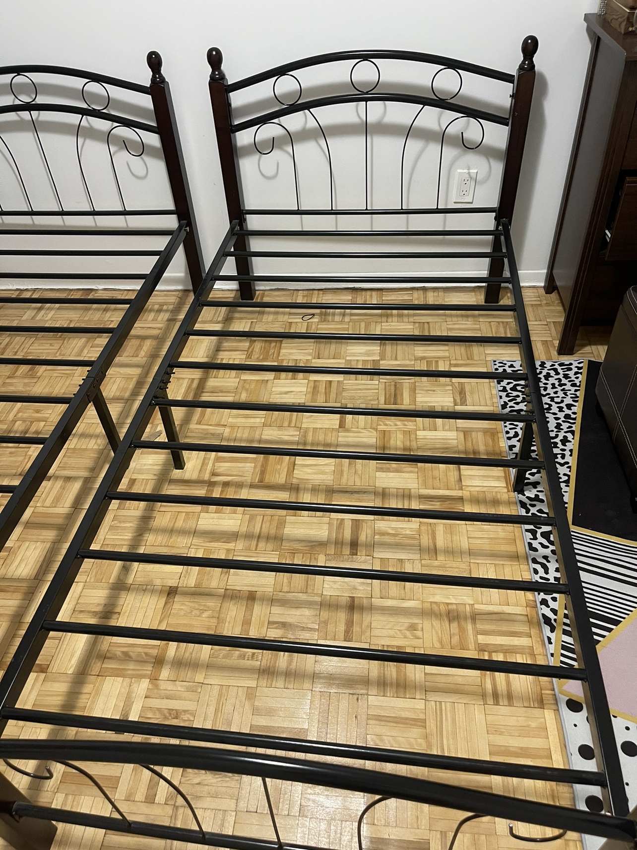 2 matching single bed - photo 4