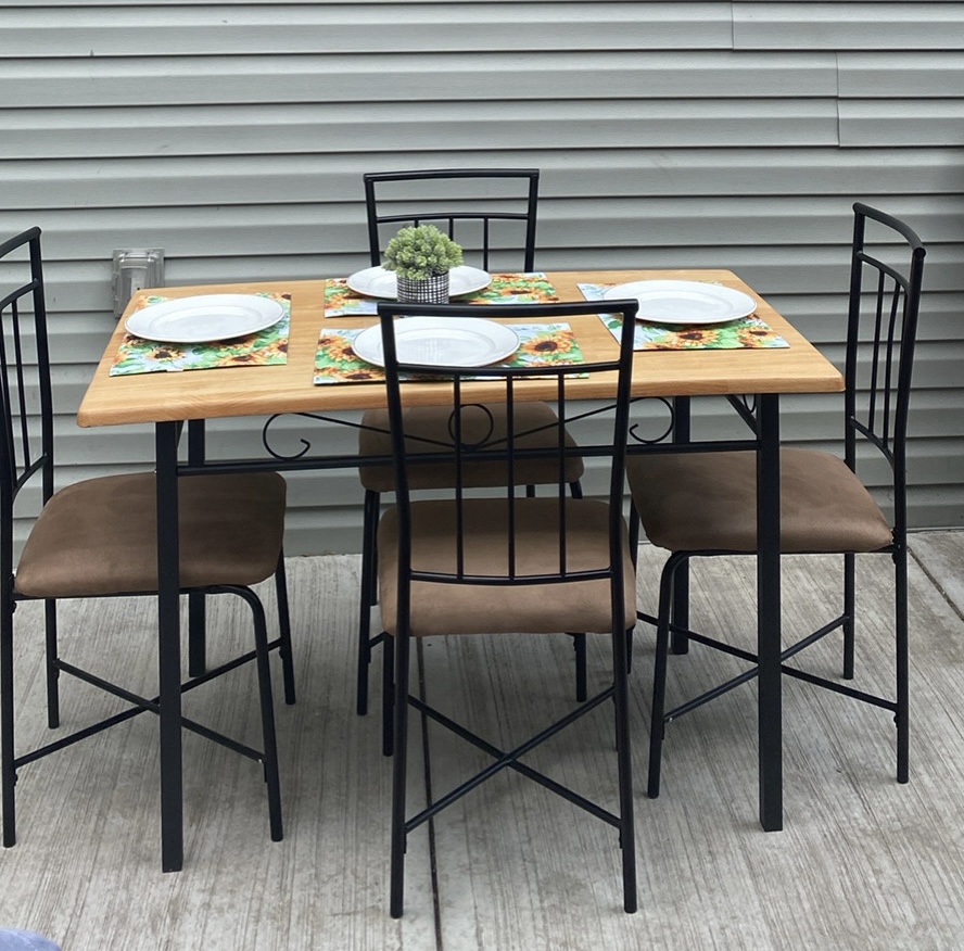 5 piece dining set  (PENDING PICK UP)