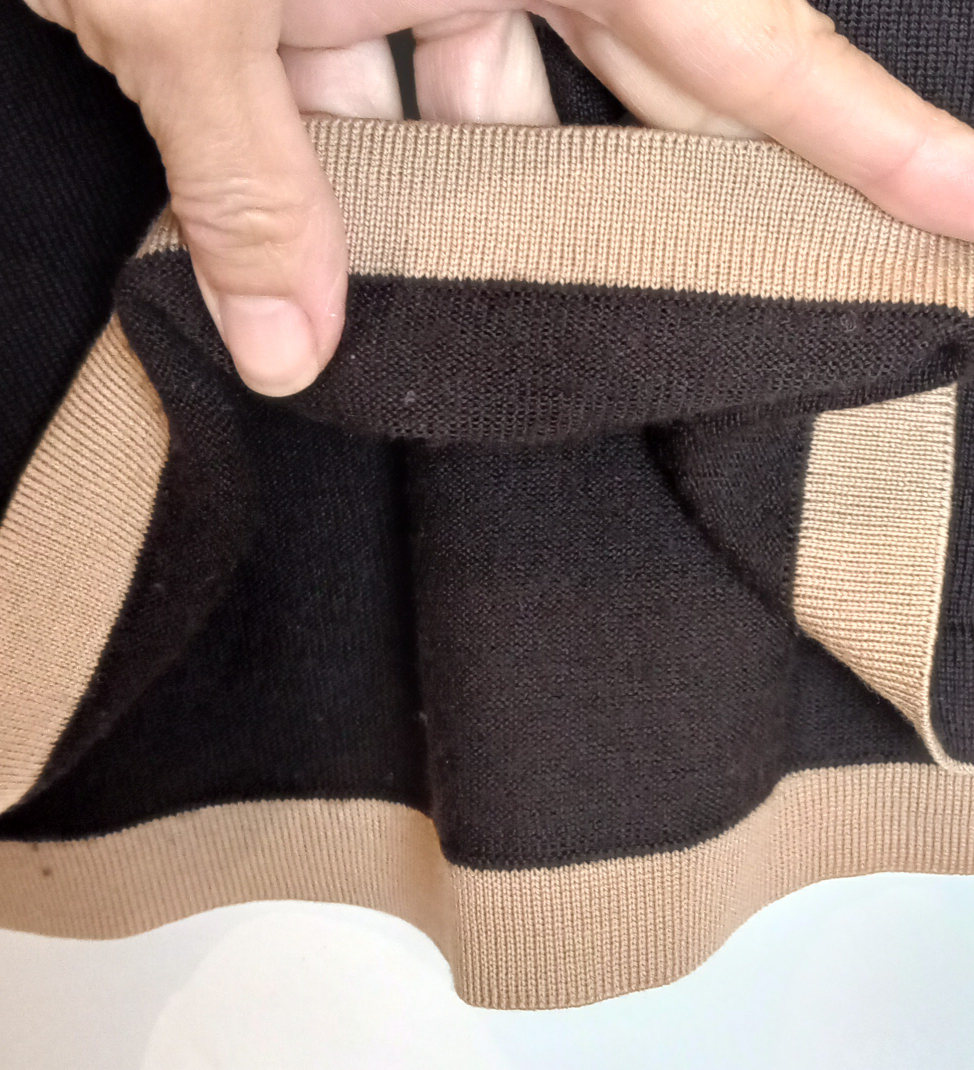 HUGO BOSS men's classic v-neck. Size M image indicator(5)