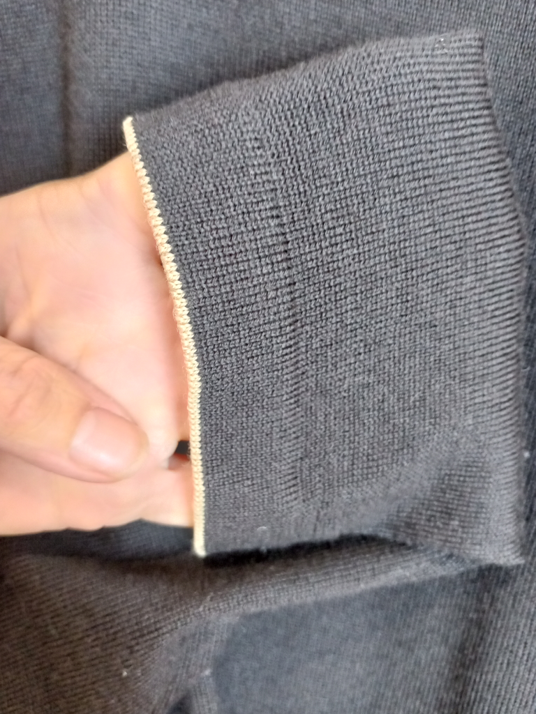 HUGO BOSS men's classic v-neck. Size M image indicator(6)