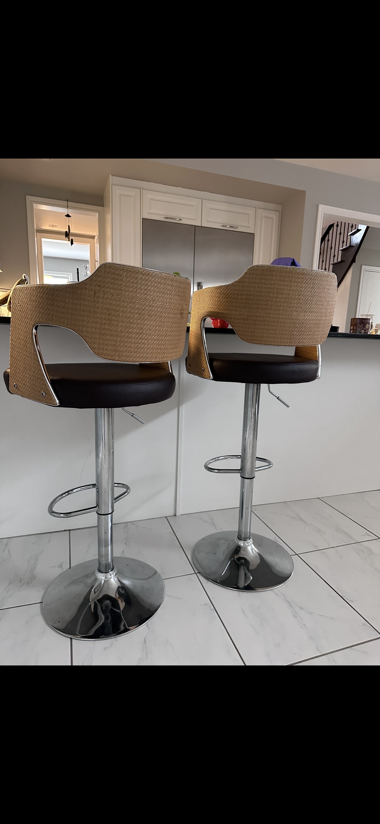 Table and 2 chairs - photo 5