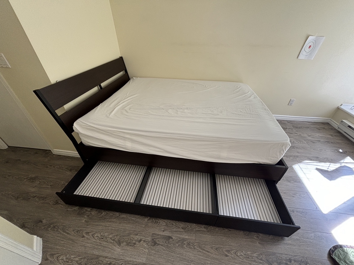 Ikea queen bed frame with 2 drawers - photo 2