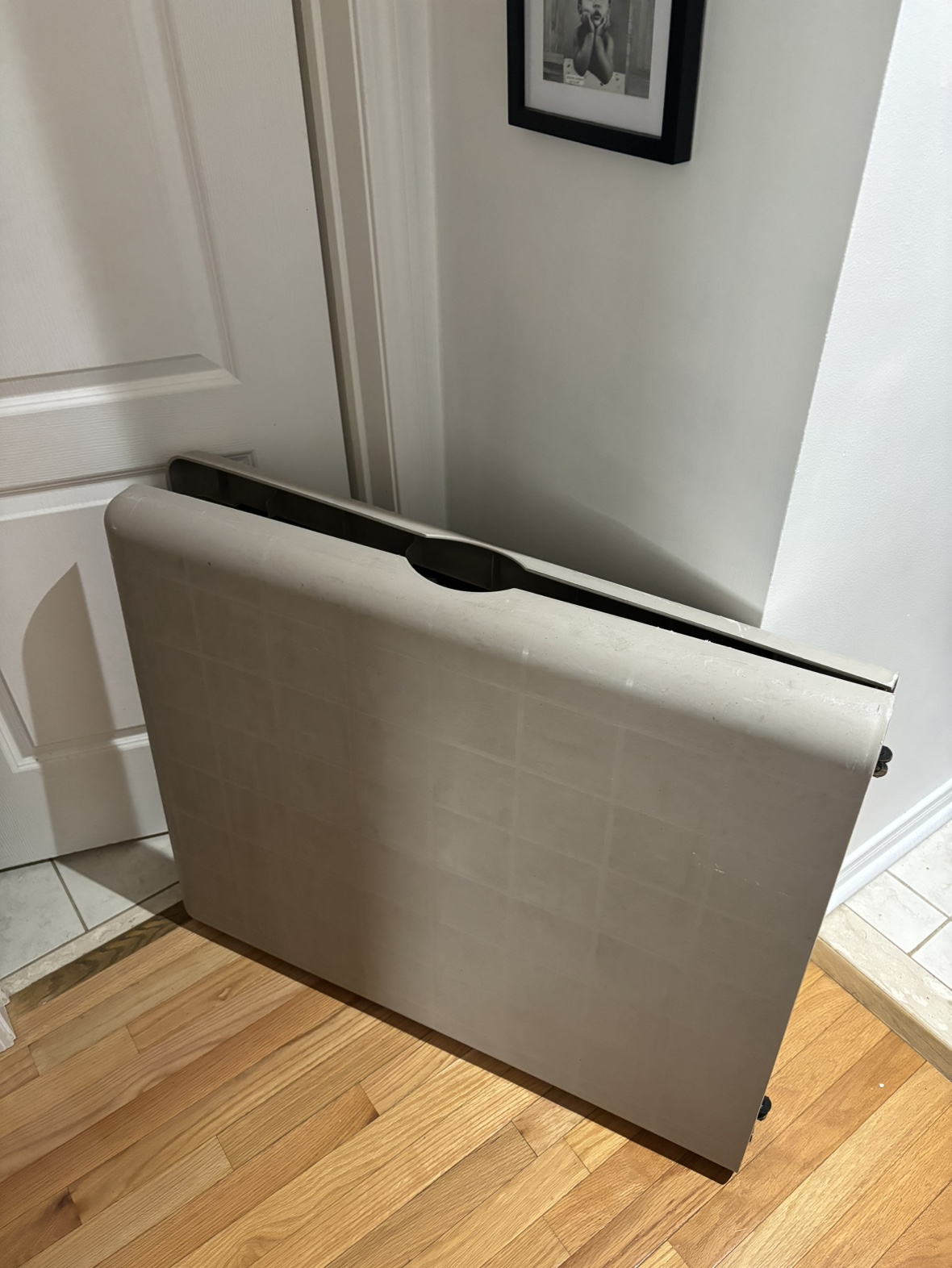 Folding table