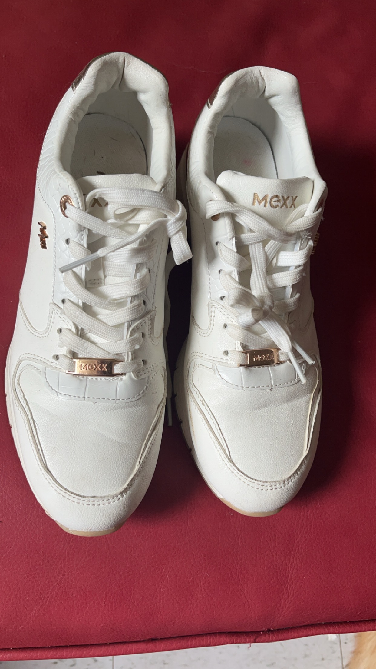Woman’s shoes size 9 thumbnail