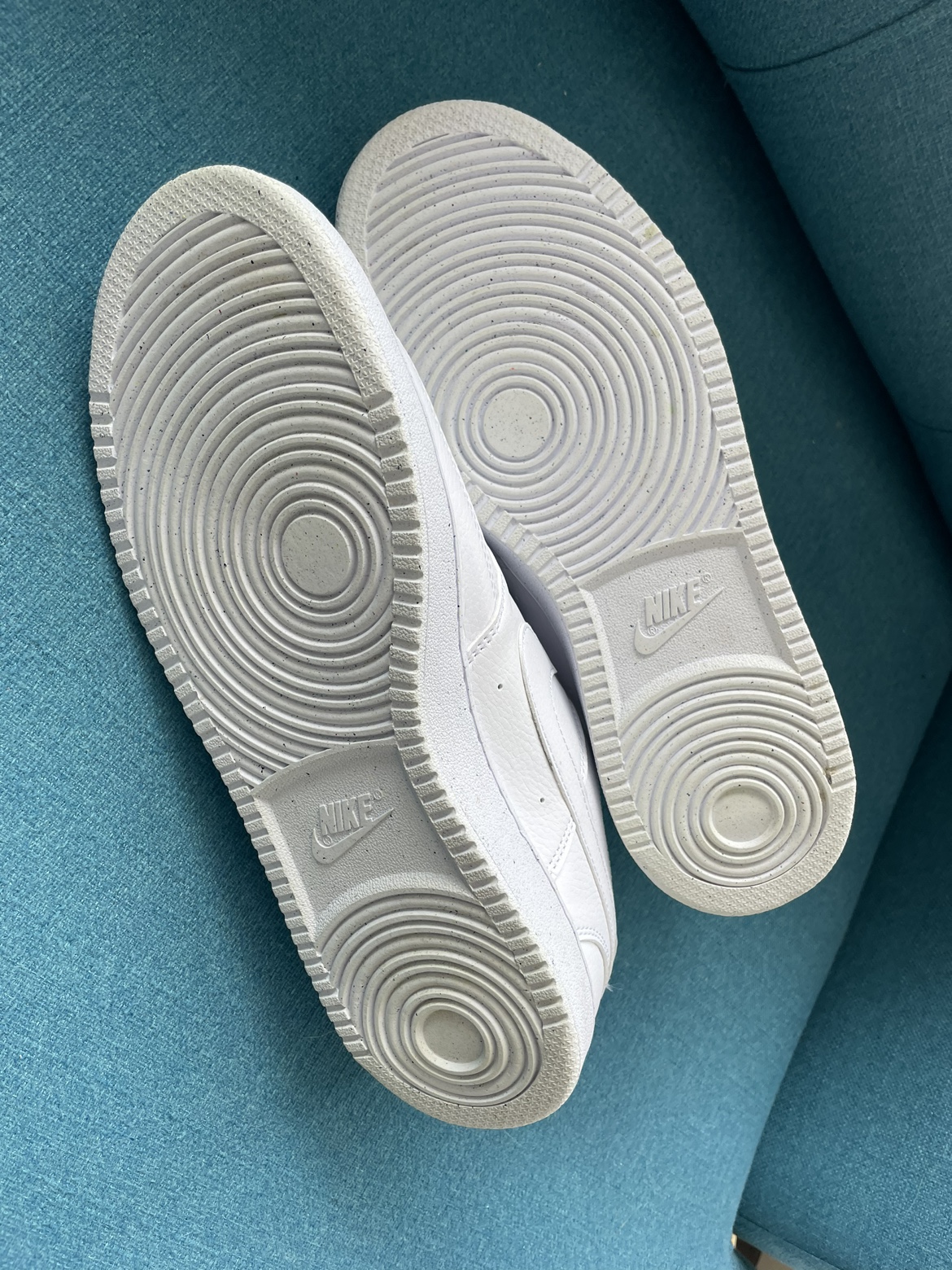 Men’s Nike Shoes - White size 10 - photo 3