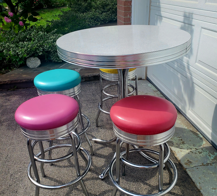 Kitchen table with 4 stools - high top cafe style - photo 2