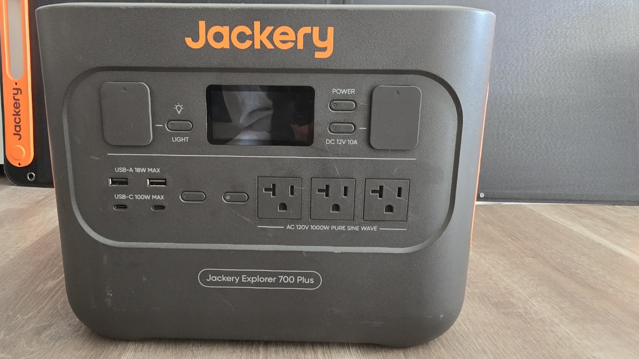 Jackery Explorer 700 & Solar Panel - photo 3
