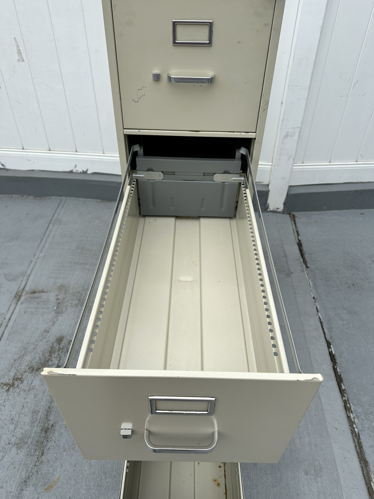 4 draw metal cabinet - photo 5