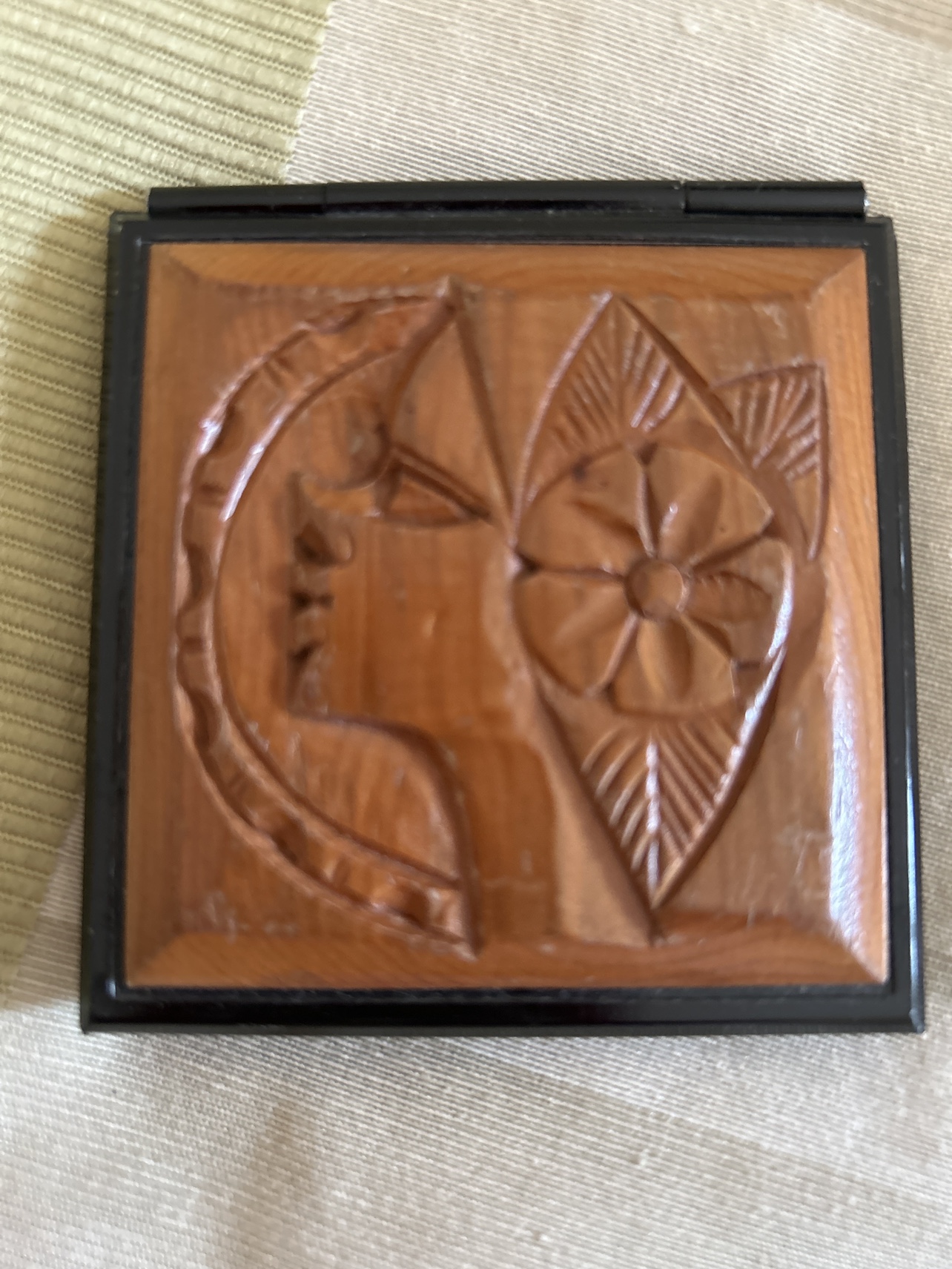 Cosmetic mirror for your purse