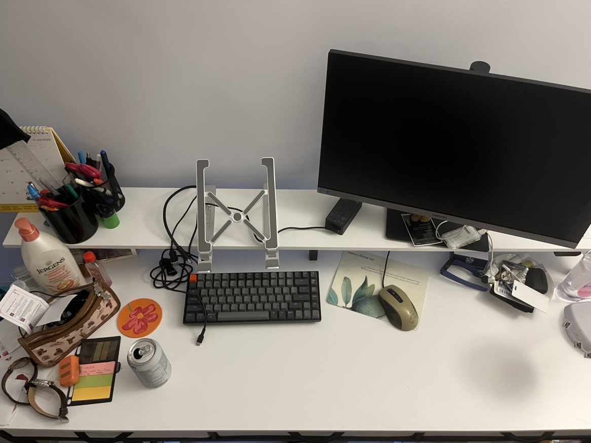 White desk ⚽️ image indicator(5)