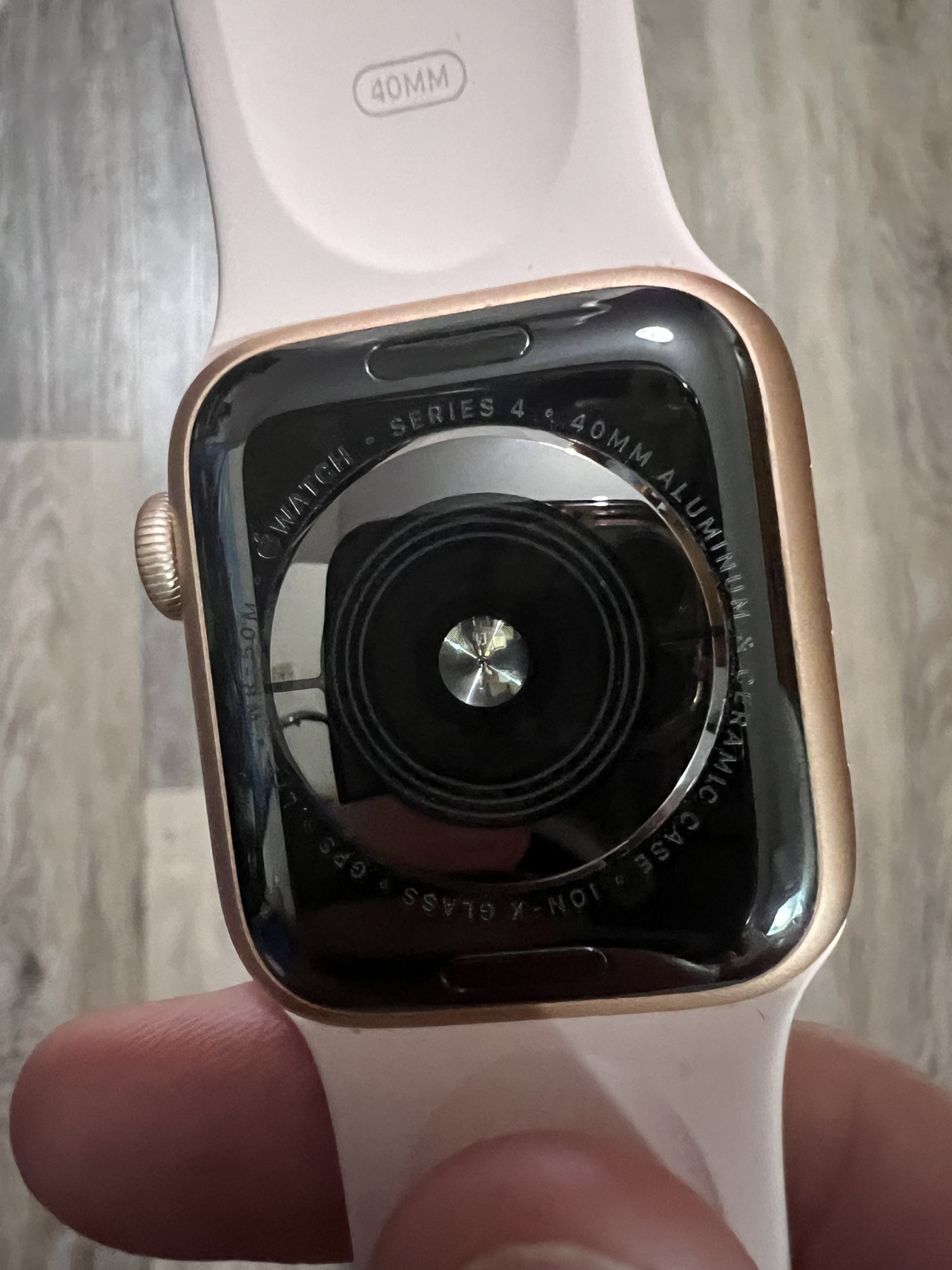 Apple Watch Series 4 40mm (GPS + Cellular) - Gold Aluminum Case - photo 2