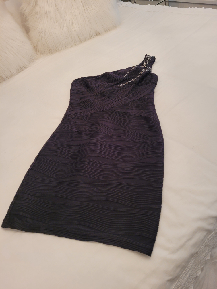 One Shoulder Embellished Dress Size M/L EXCELLENT CONDITION image indicator(3)