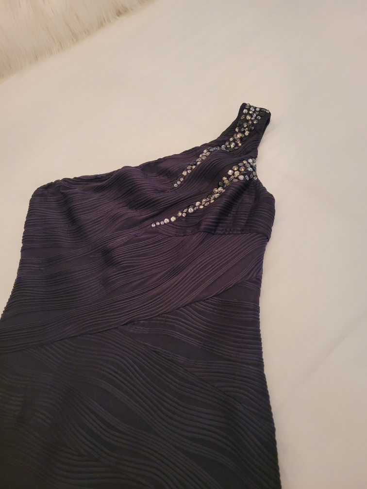 One Shoulder Embellished Dress Size M/L EXCELLENT CONDITION image indicator(5)