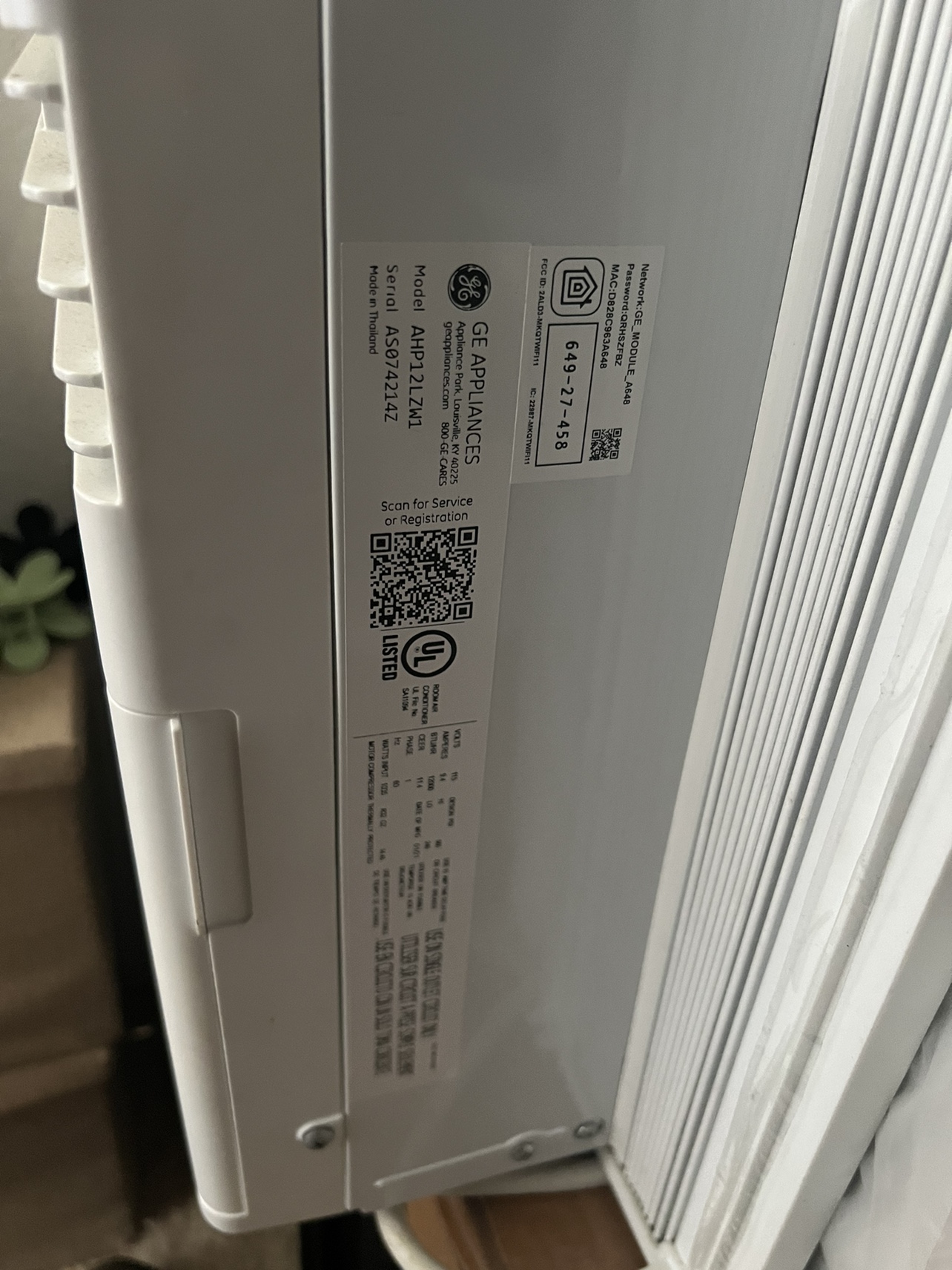 GE - 550 Sq. Ft. 12000 BTU Smart Window Air Conditioner - White - photo 3