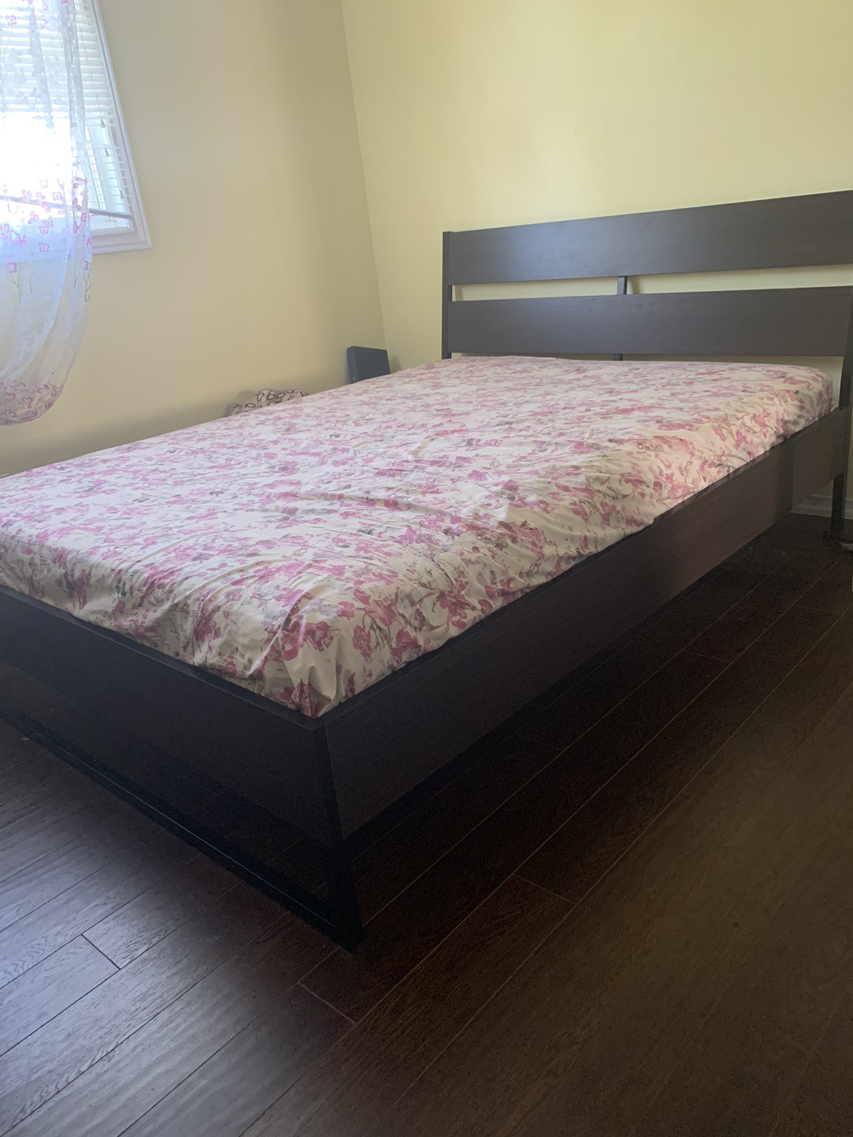 Queen Bed with  6 drawer dresser & Mirror, IKEA excellent - photo 4