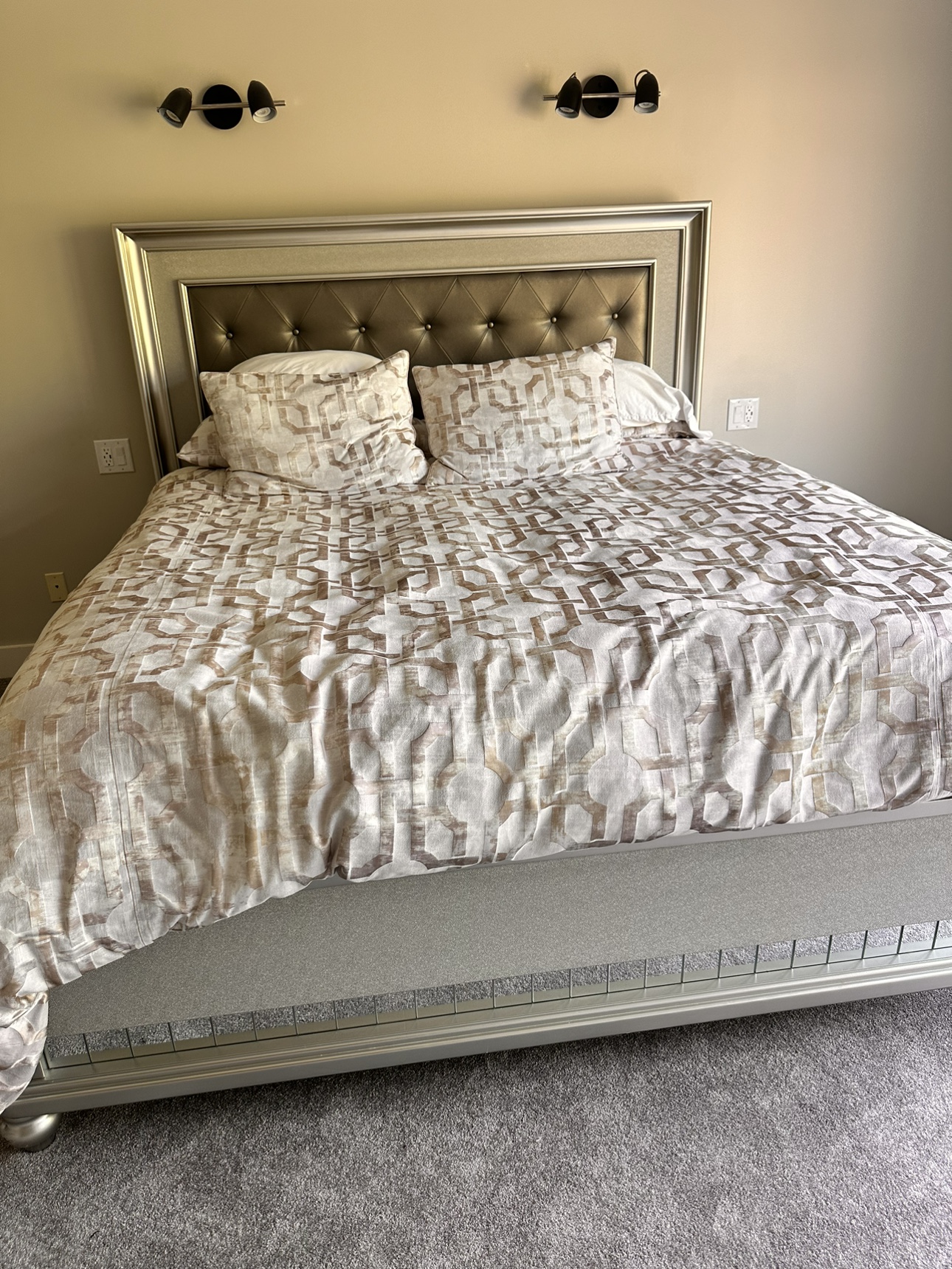 King bedroom suite, 1 set linens, W&W/O mattress thumbnail