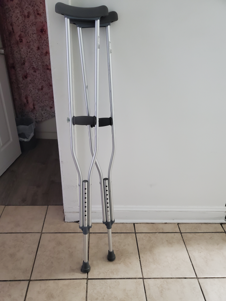 Aluminum Adjustable Crutches