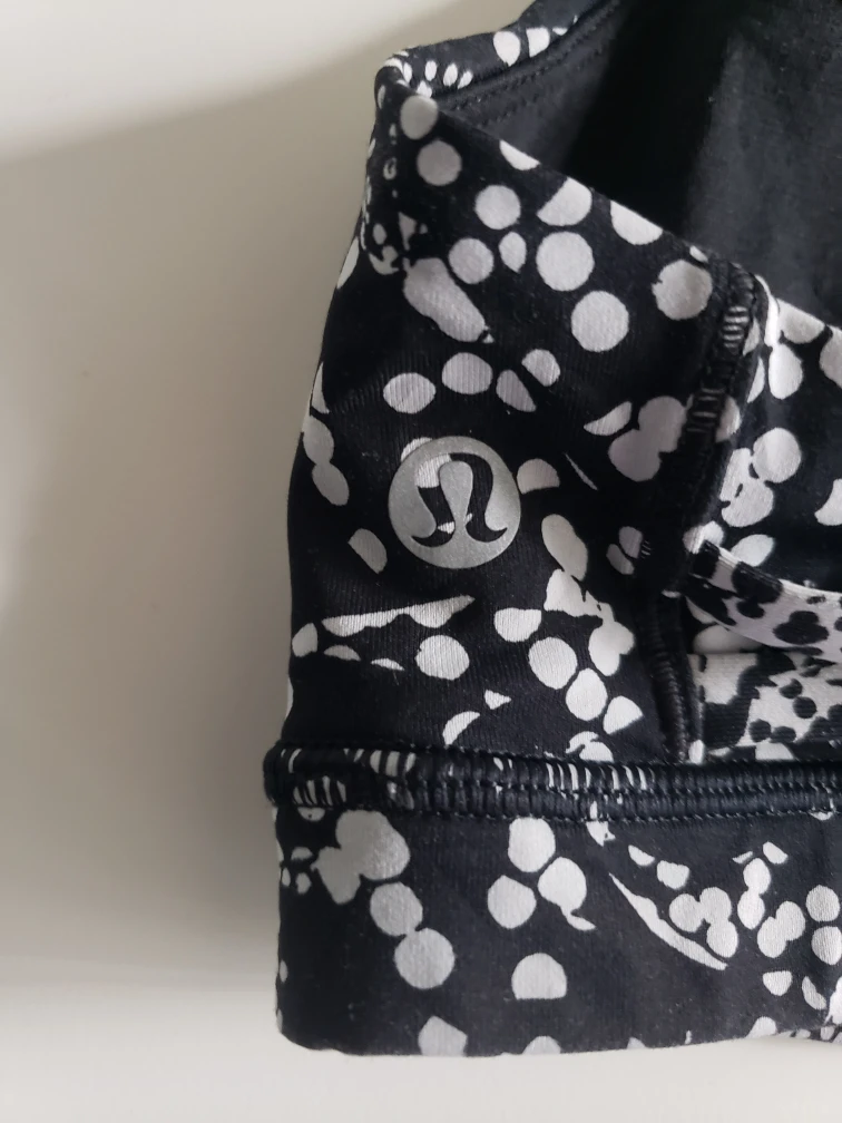 lululemon sports bra size 8 image indicator(2)