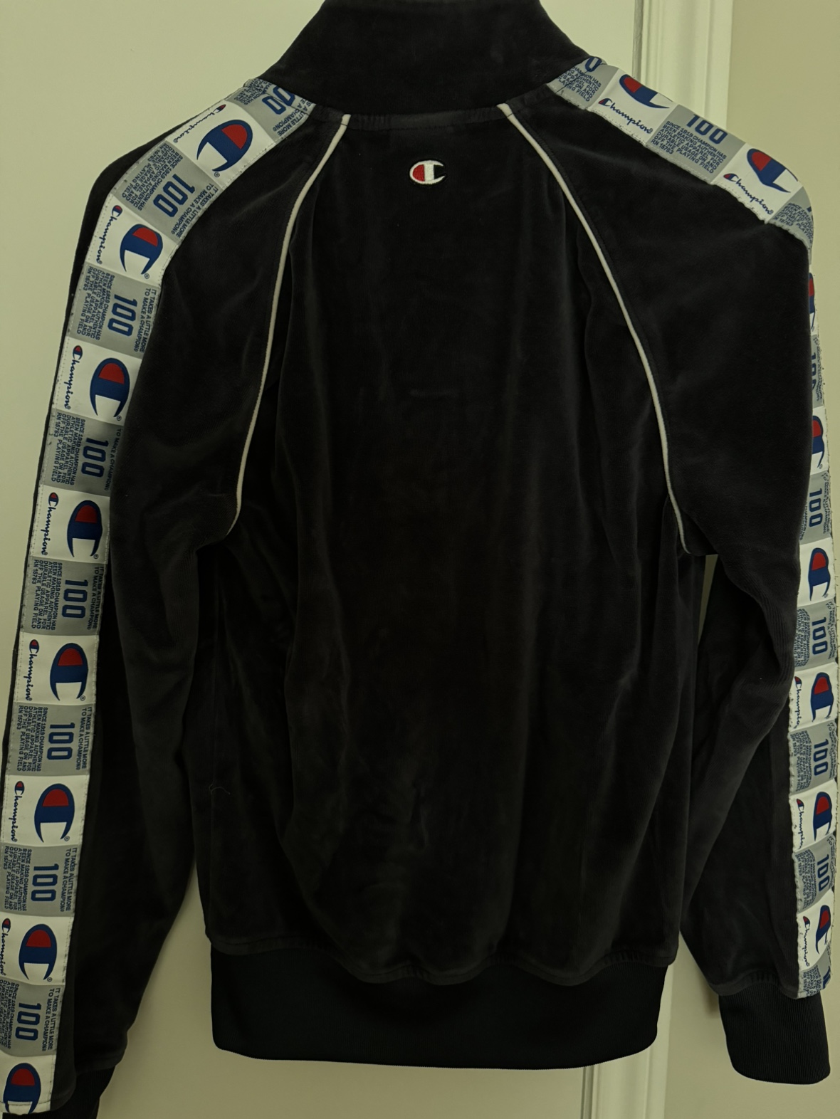 Champion jacket image indicator(4)
