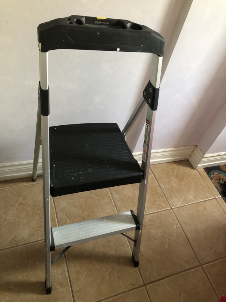 Foldable two step ladder