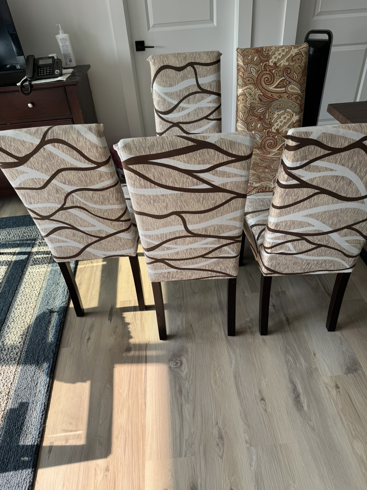 Kitchen table and free 5 dining chairs - photo 3