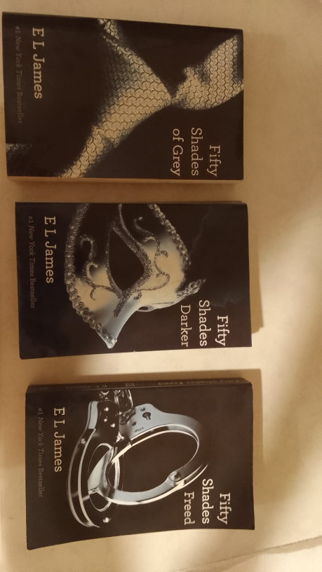 E L JAMES. Fifty Shades series novels - photo 3