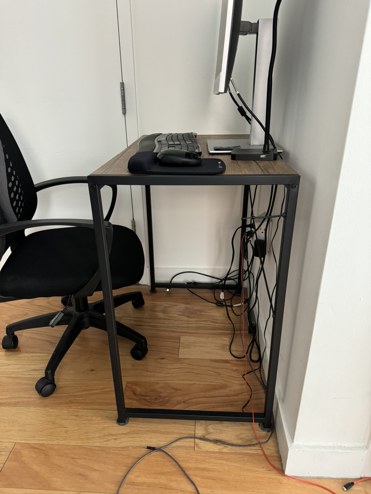 Office desk and Chair - photo 3