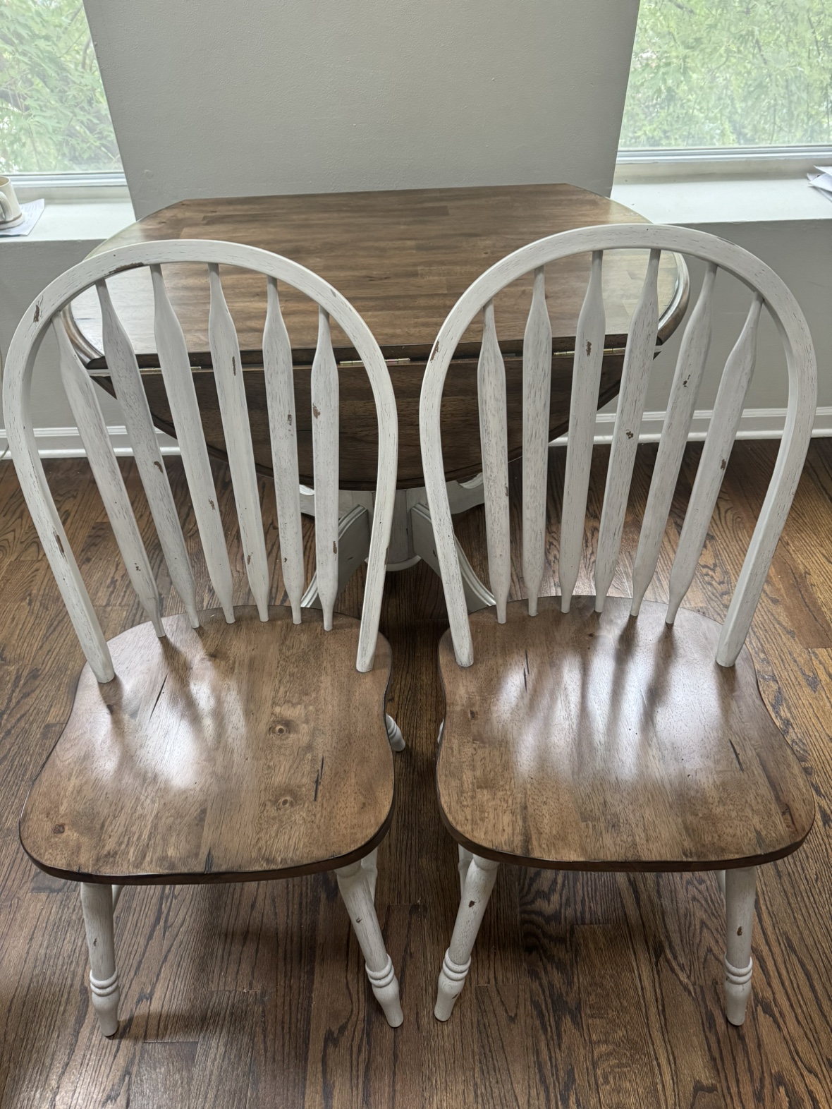 Round adjustable table with 2 Chairs. - photo 4