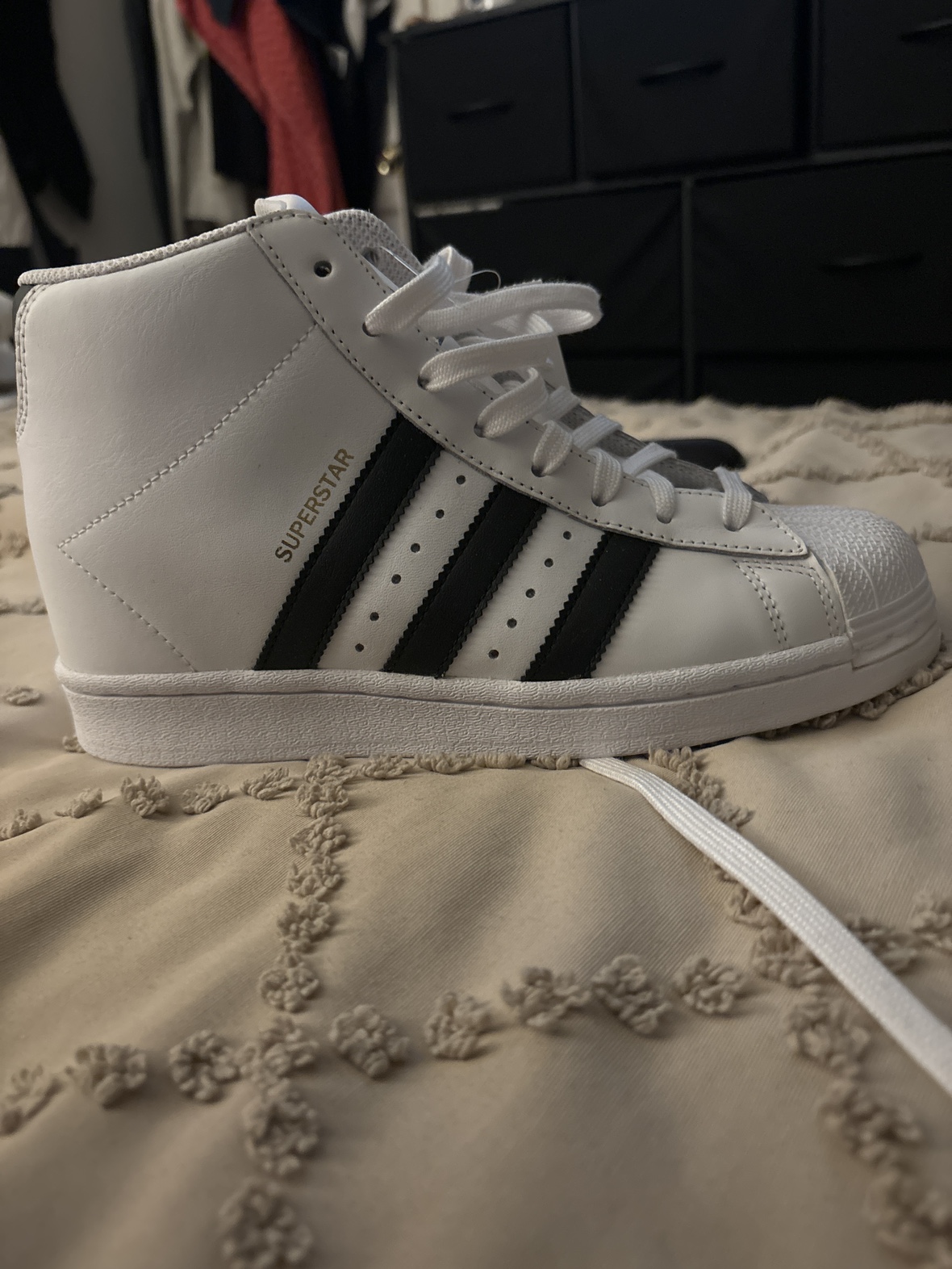Women’s Adidas Superstars (high top) image indicator(5)