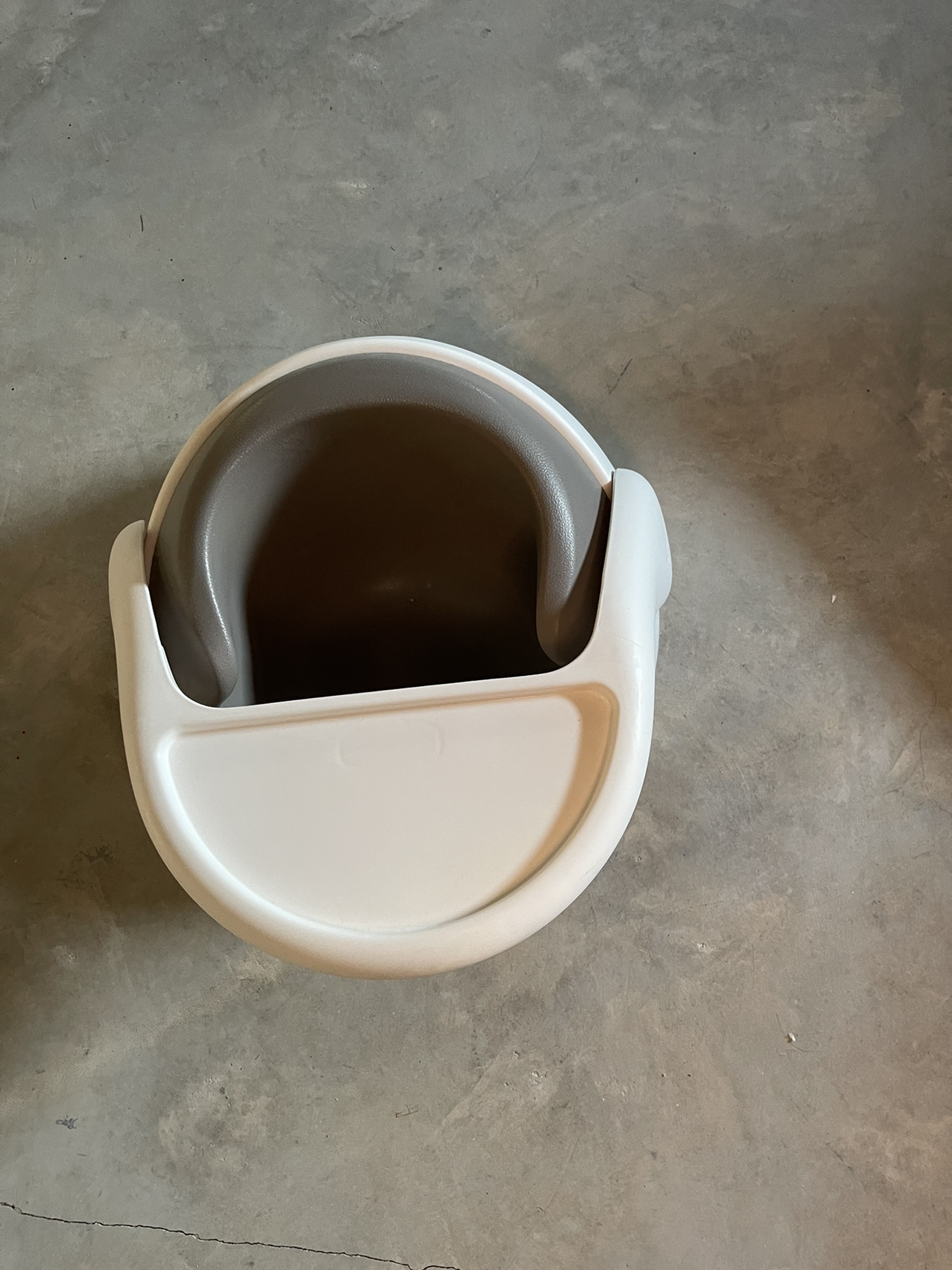 Baby floor seat with detachable tray