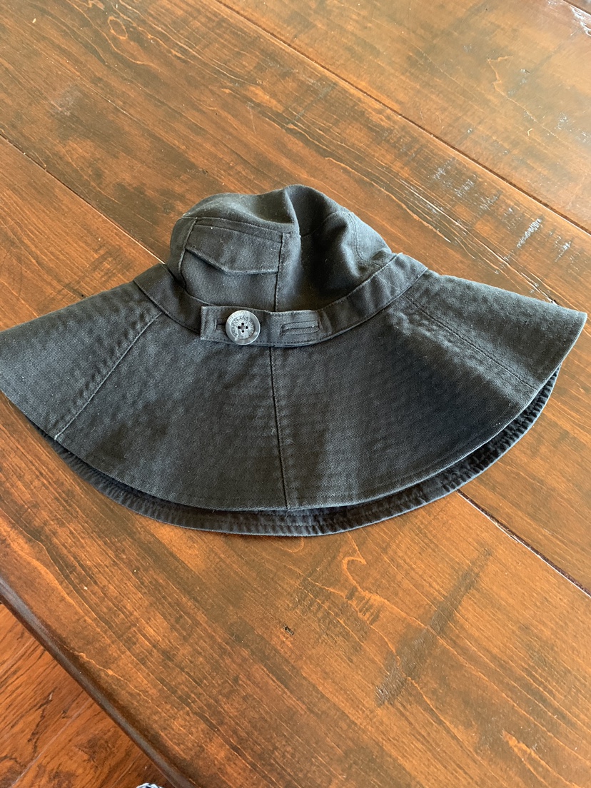 Free black gap floppy womens hat