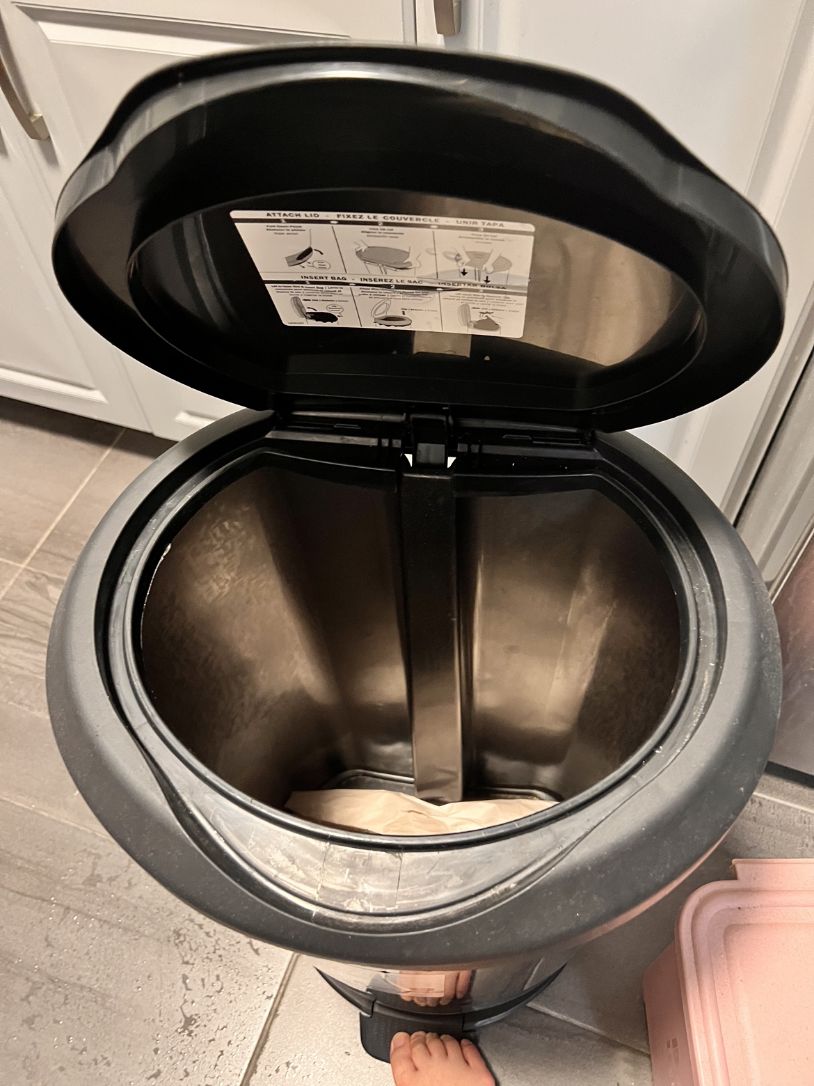 Step on trash bins - photo 2