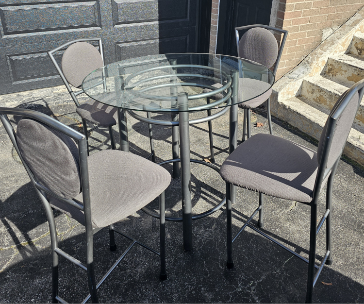 Table and 4 chairs - photo 3