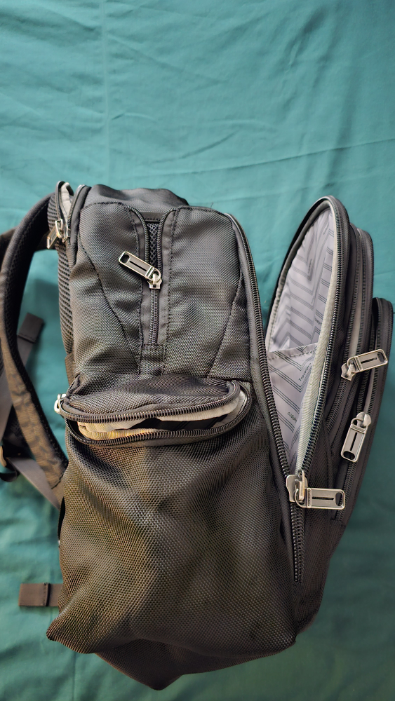 Travelpro Connoisseur Backpack image indicator(7)