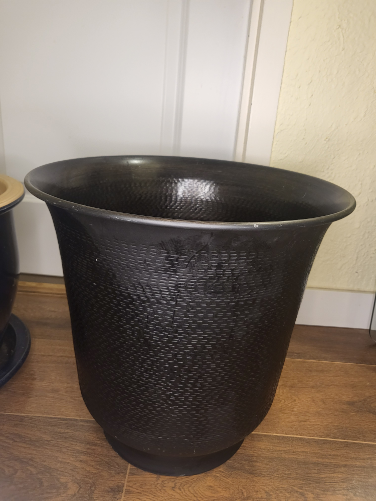 Large metal planter - photo 3