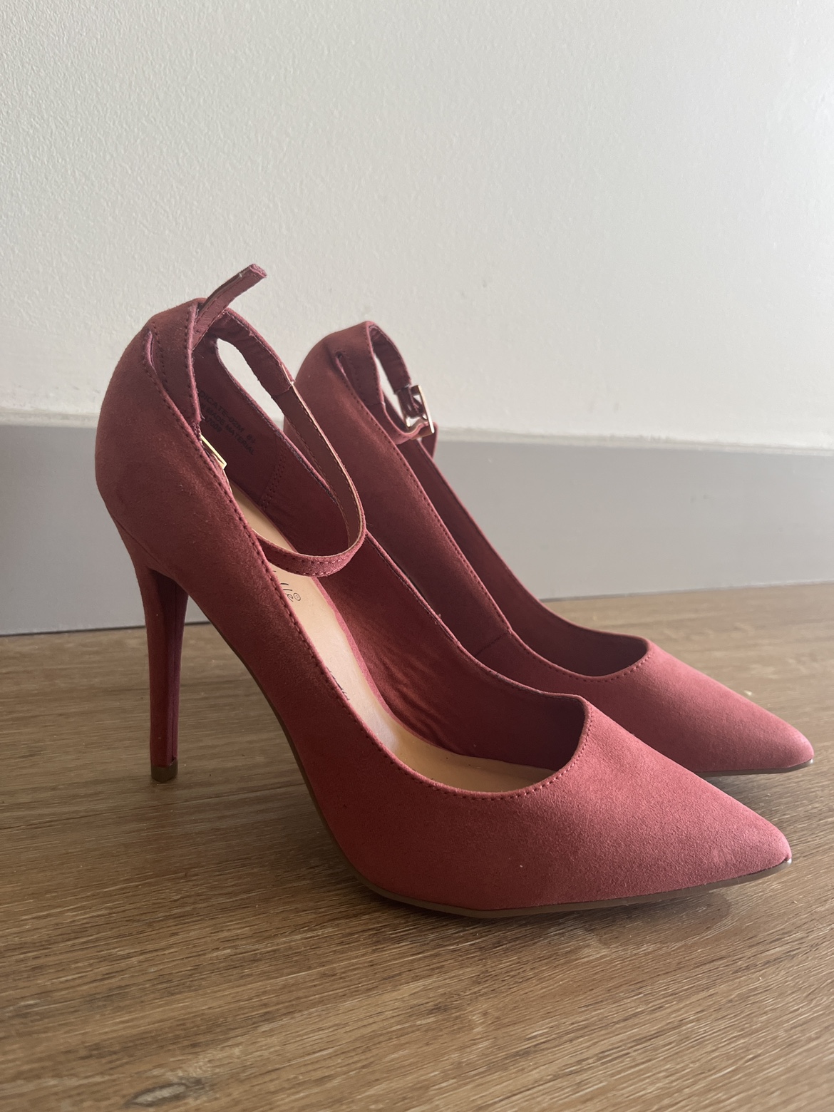 8.5 women’s heels in pink suede thumbnail