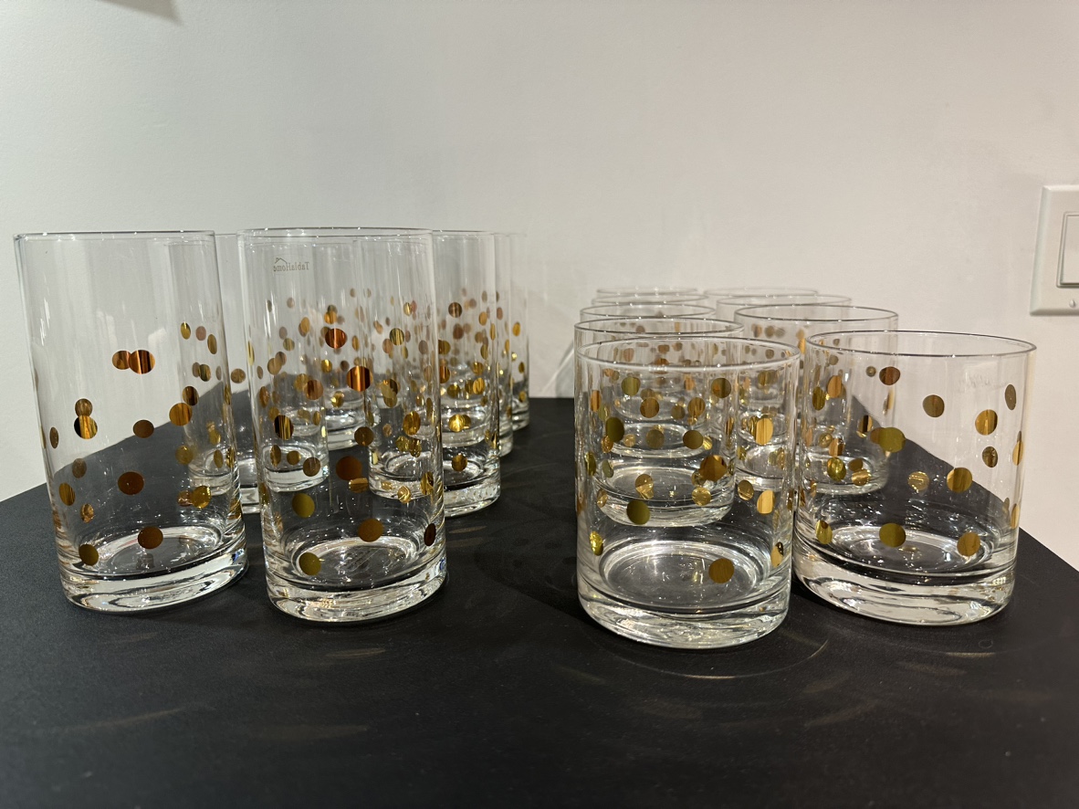 Moving Sale! - 18 Glasses, 2 Sizes (Full Set, European) - photo 2